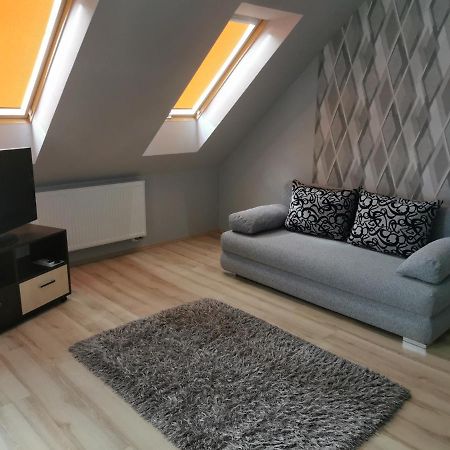 Szabo Apartman ชาร์วาร์ ภายนอก รูปภาพ