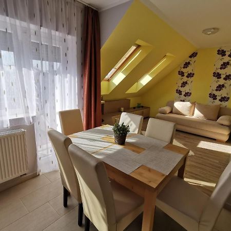 Szabo Apartman ชาร์วาร์ ภายนอก รูปภาพ