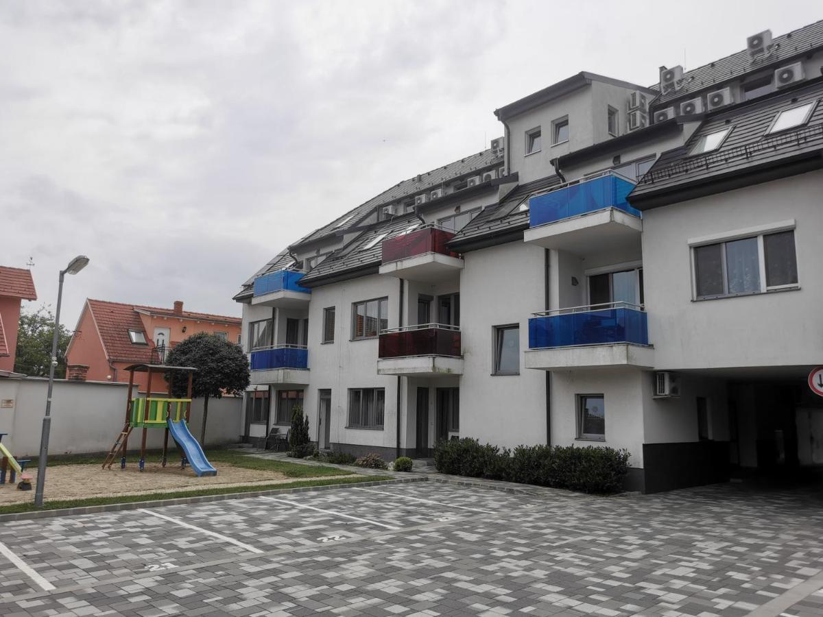 Szabo Apartman ชาร์วาร์ ภายนอก รูปภาพ