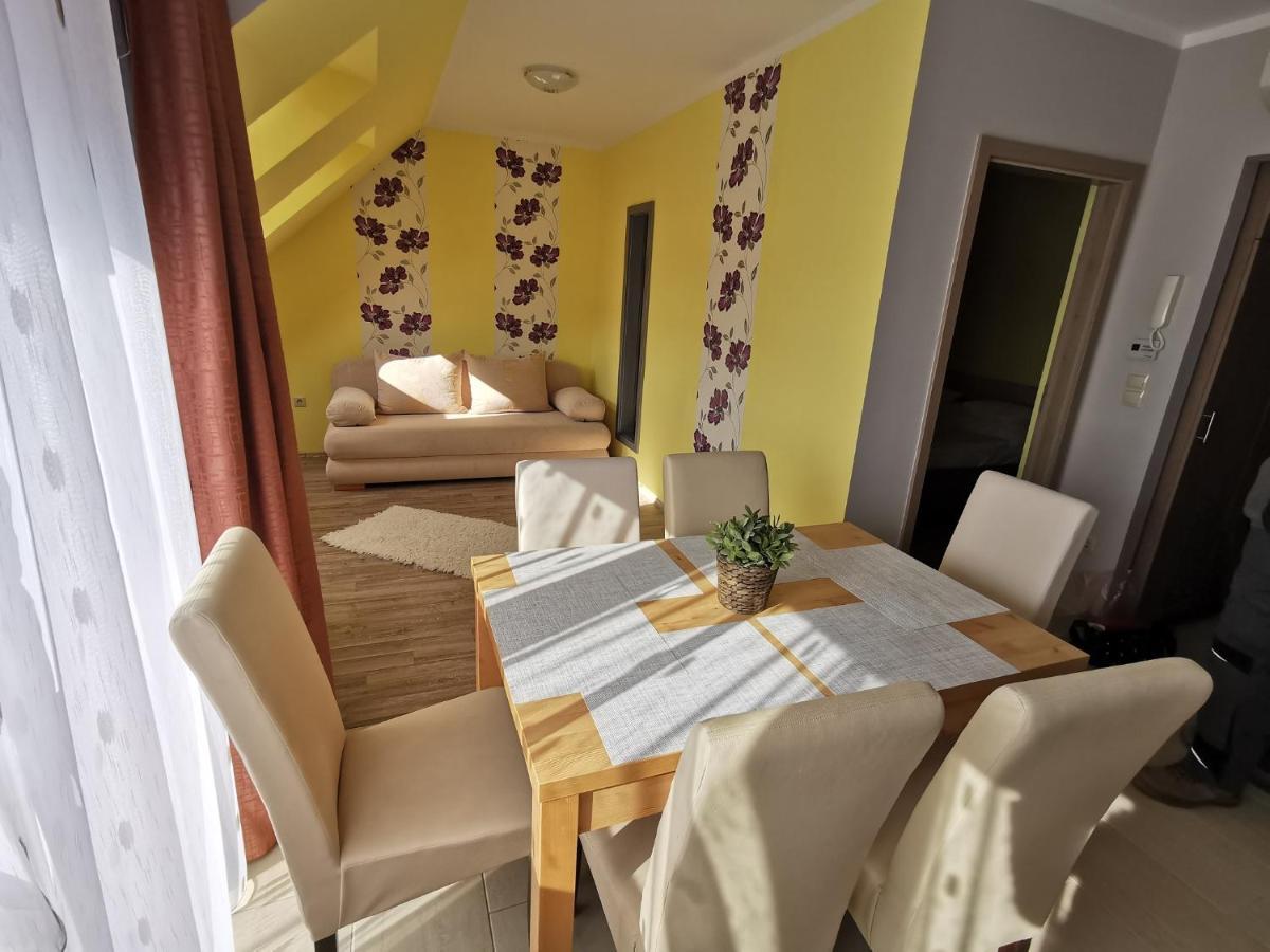 Szabo Apartman ชาร์วาร์ ภายนอก รูปภาพ
