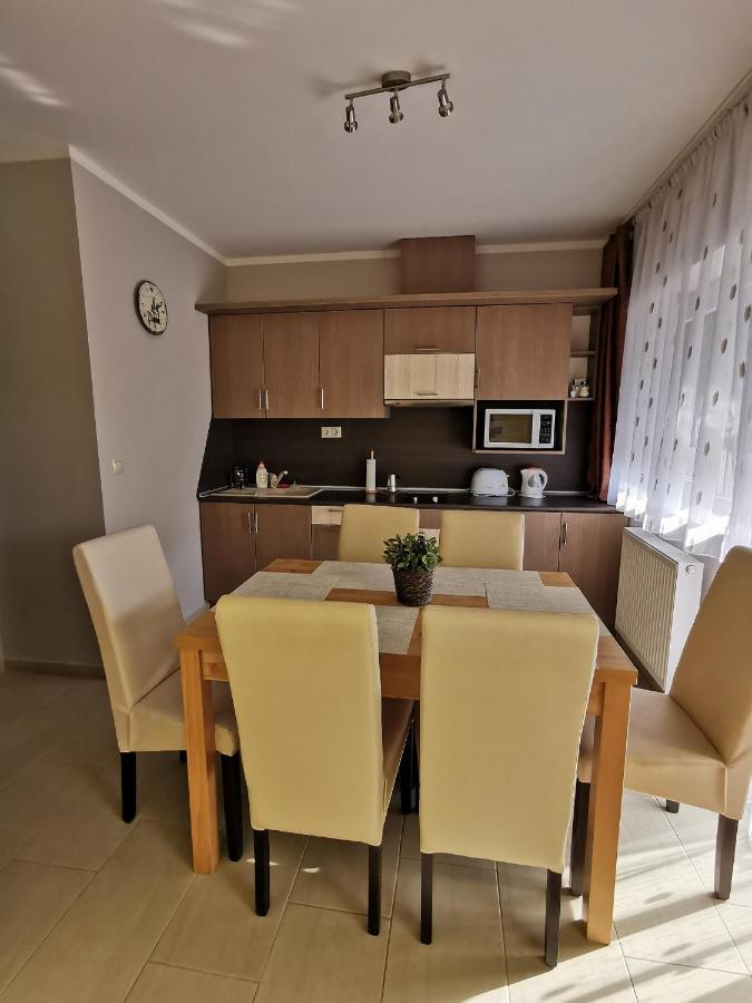 Szabo Apartman ชาร์วาร์ ภายนอก รูปภาพ