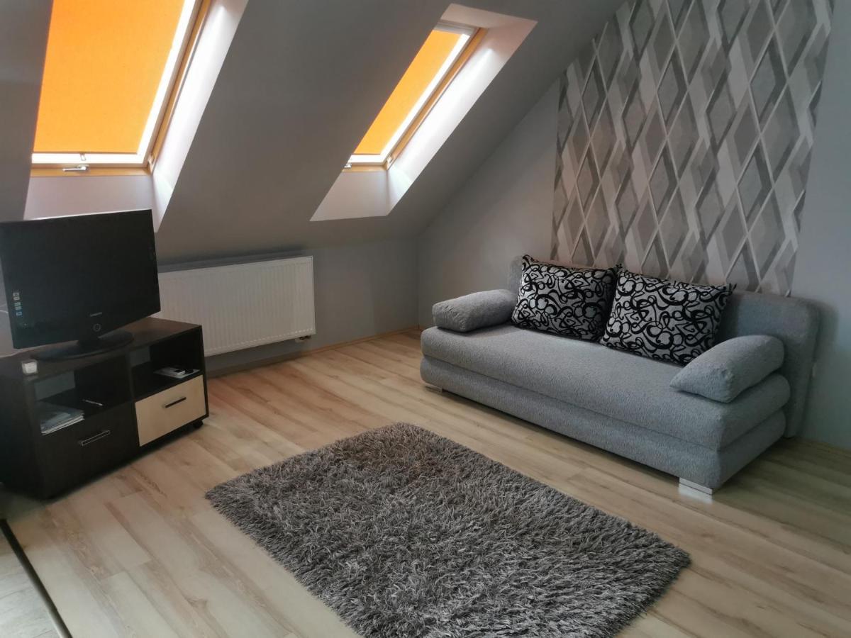 Szabo Apartman ชาร์วาร์ ภายนอก รูปภาพ
