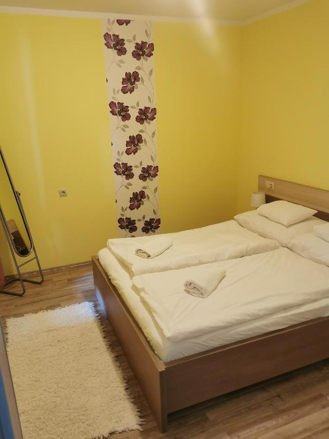 Szabo Apartman ชาร์วาร์ ภายนอก รูปภาพ