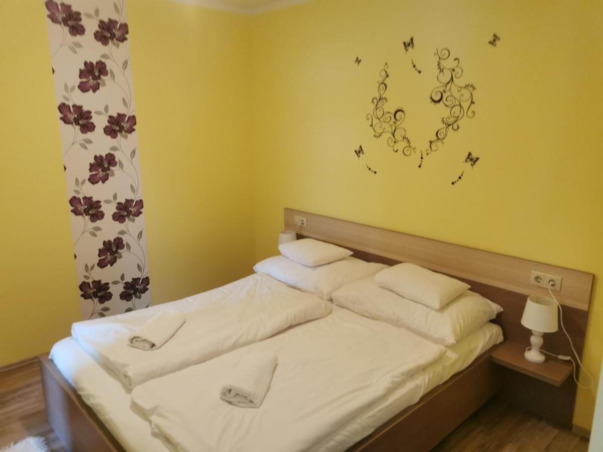 Szabo Apartman ชาร์วาร์ ภายนอก รูปภาพ
