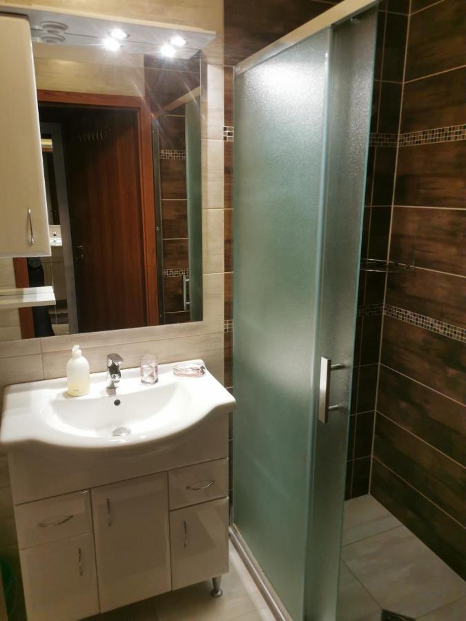Szabo Apartman ชาร์วาร์ ภายนอก รูปภาพ