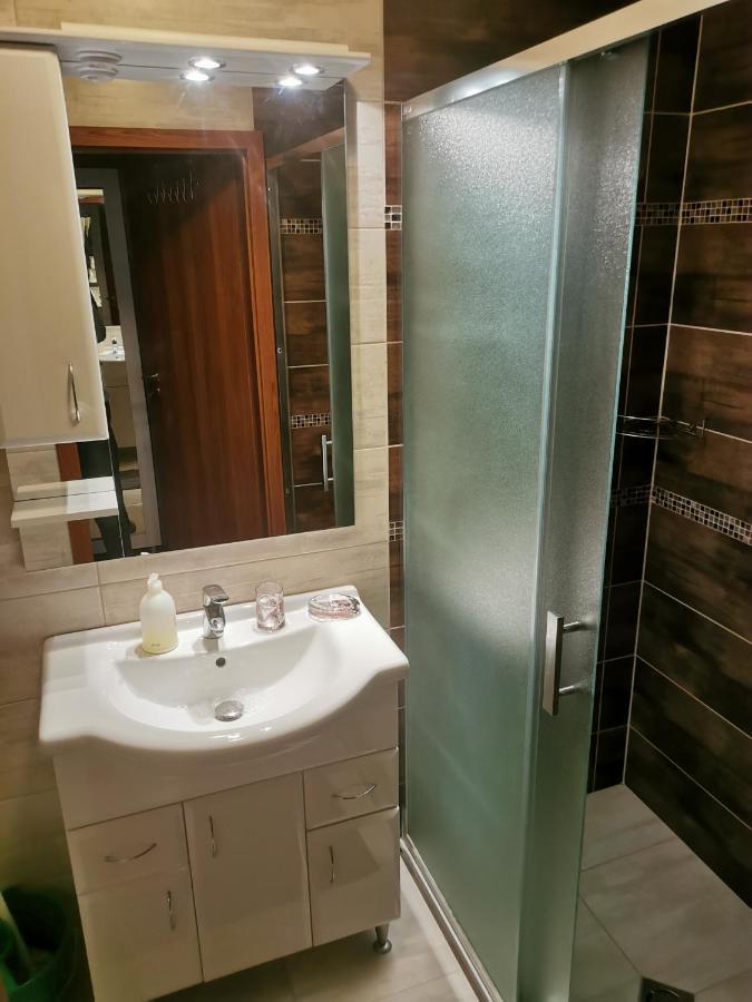 Szabo Apartman ชาร์วาร์ ภายนอก รูปภาพ