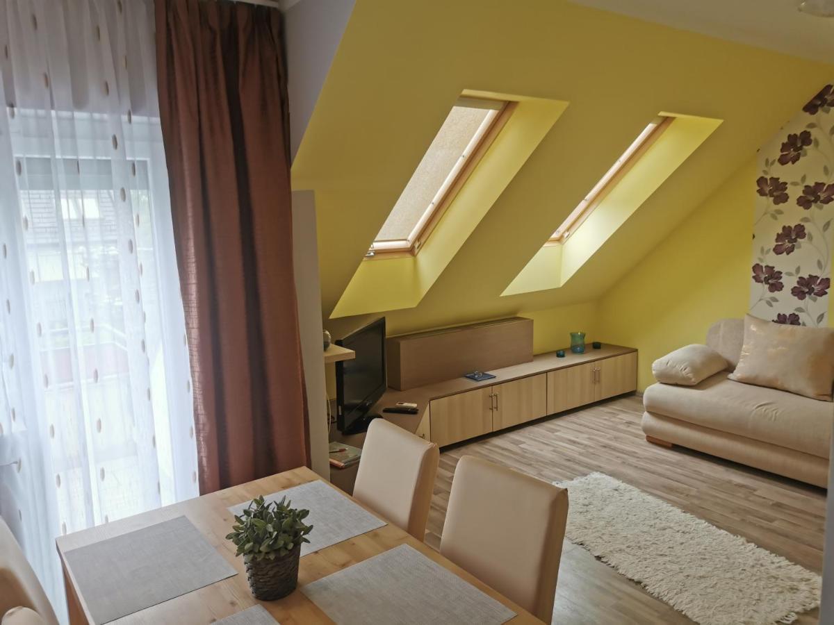 Szabo Apartman ชาร์วาร์ ภายนอก รูปภาพ